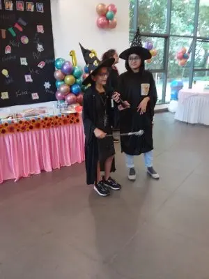 children wearing harry porter black costume with hats